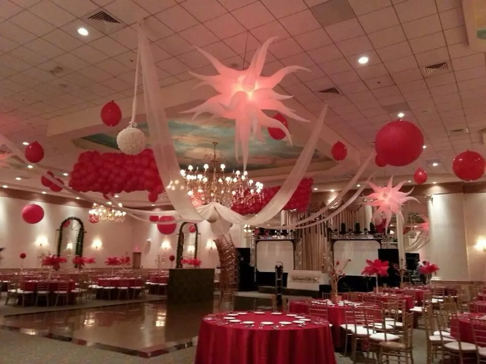 hanging ceiling balloon decoration