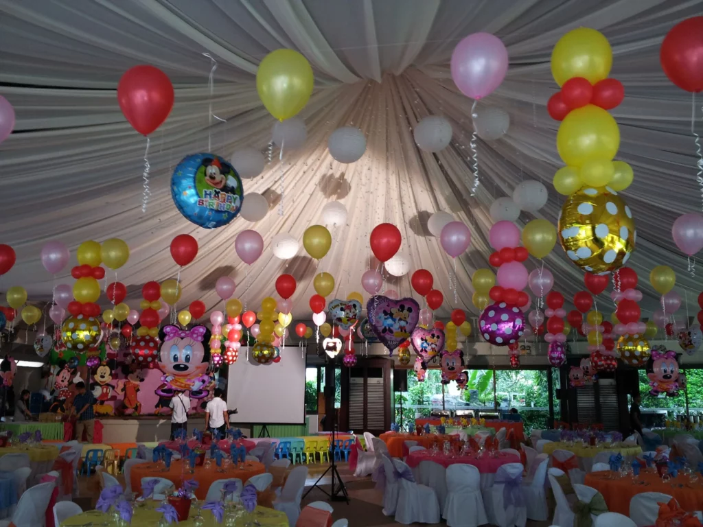 balloon ceiling for kids party
