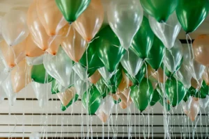 colorfull ceiling balloon decor